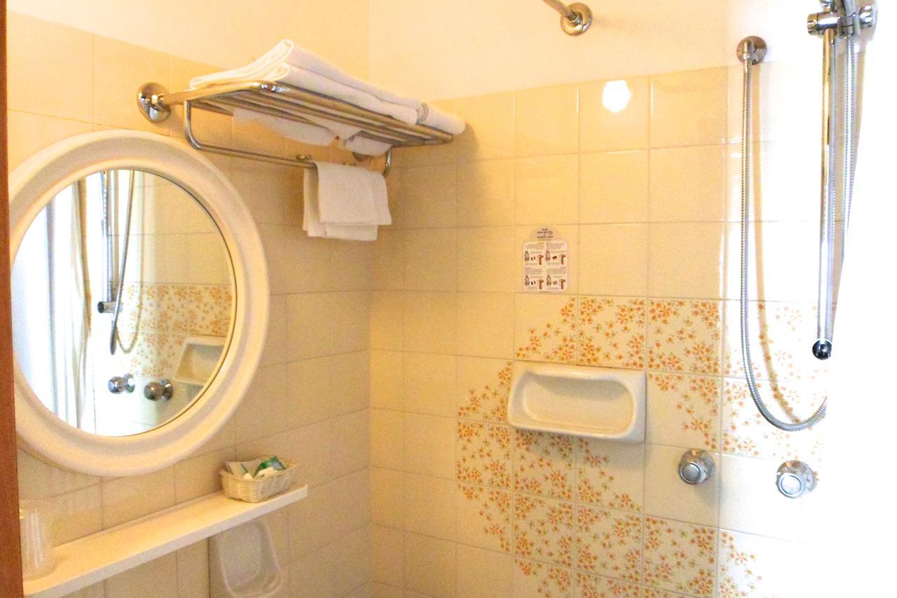 B&B Domus Mea チェゼナーティコ エクステリア 写真