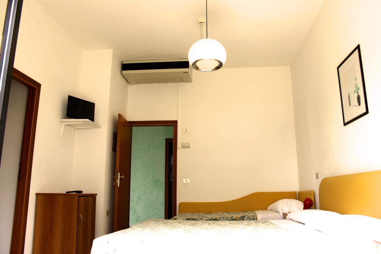 B&B Domus Mea チェゼナーティコ エクステリア 写真